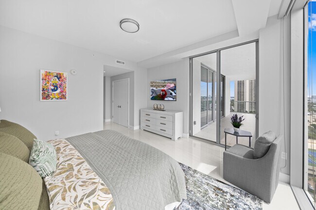Building Photo - 3100 N Ocean Dr