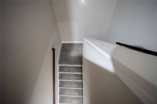 Building Photo - 2215 Manor Pointe Dr