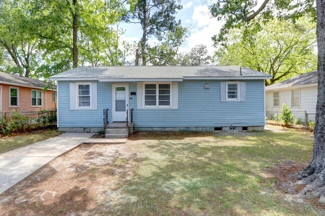 Building Photo - Renovated Three Bedroom House with large yard