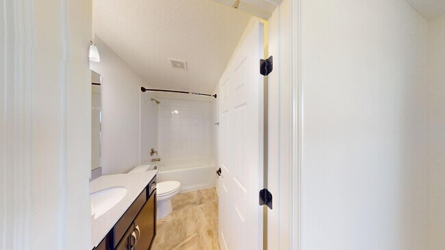 Building Photo - 4BR/ 4.5BA Beautiful Home In Eagles Landing  **$1000 OFF First Full Month**