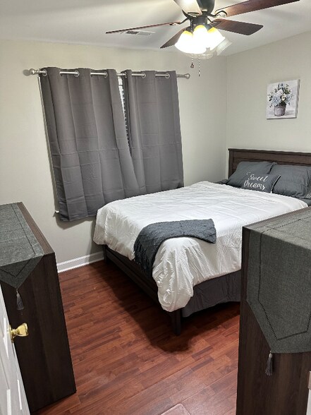 Building Photo - 1642 Thompson Dr