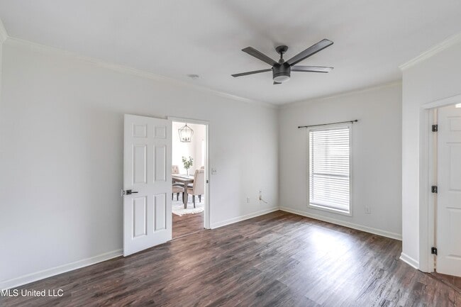 Building Photo - 120 Lennox Pl