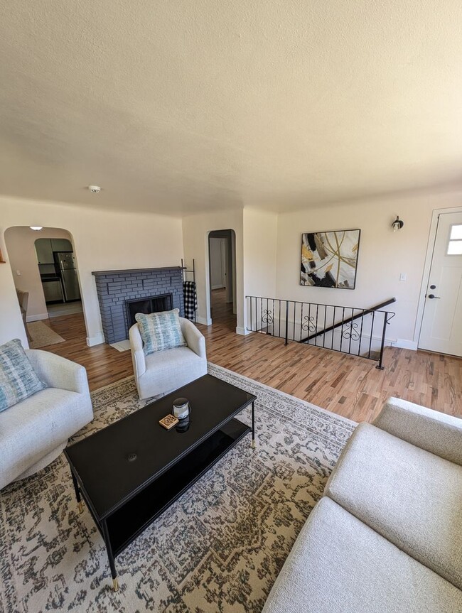 Building Photo - Updated 3 Bedroom Charmer in the Heart of ...