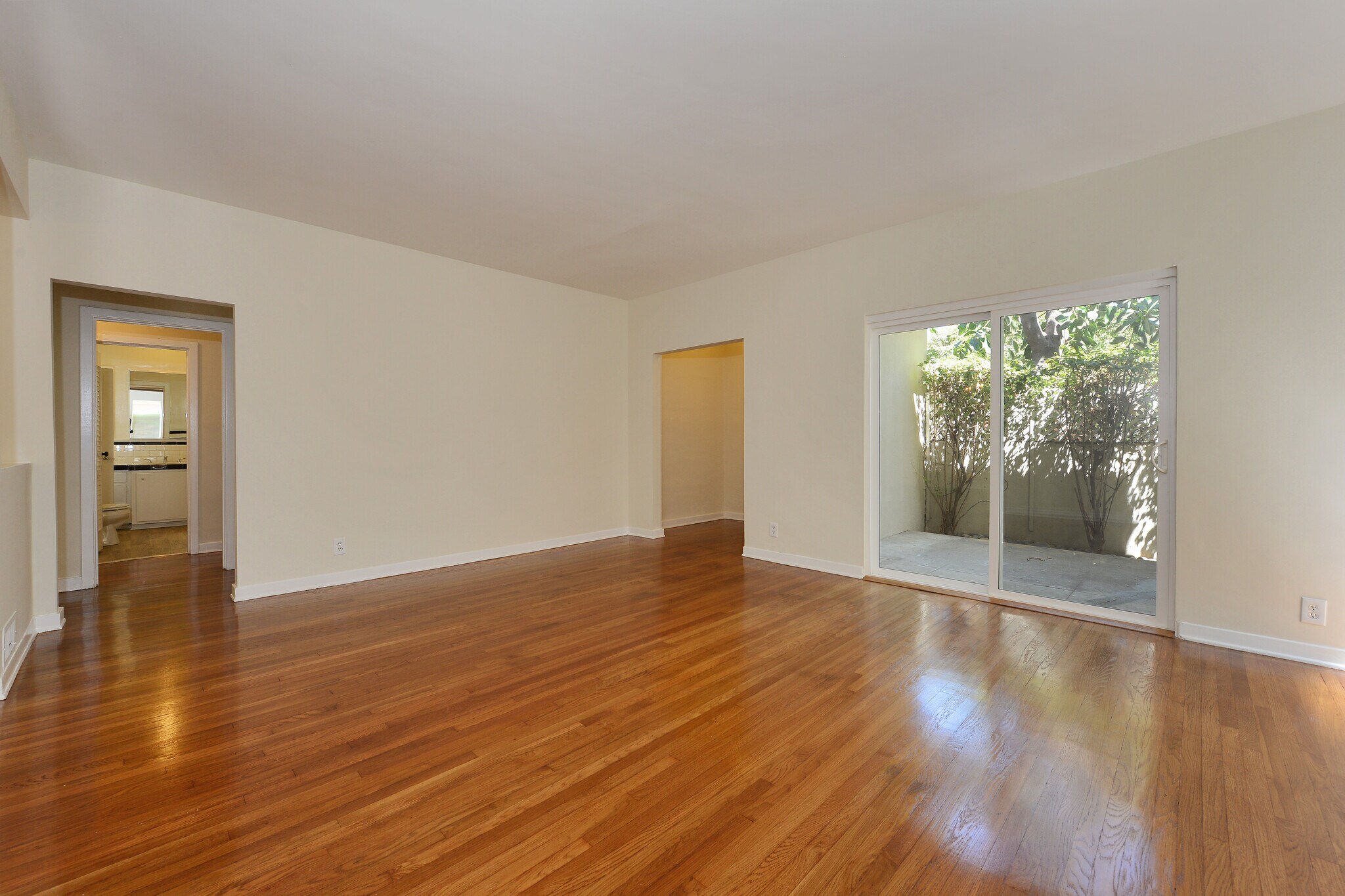 Building Photo - 331 S Reeves Dr