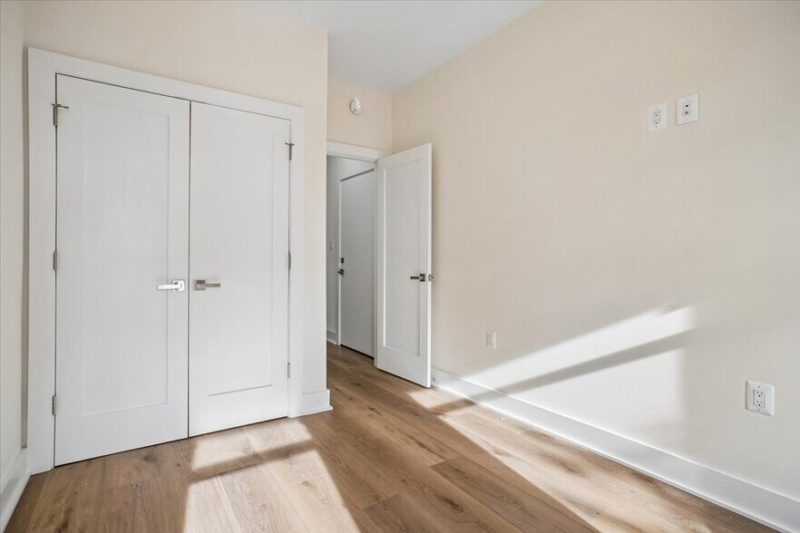 Building Photo - 329 16th St SE