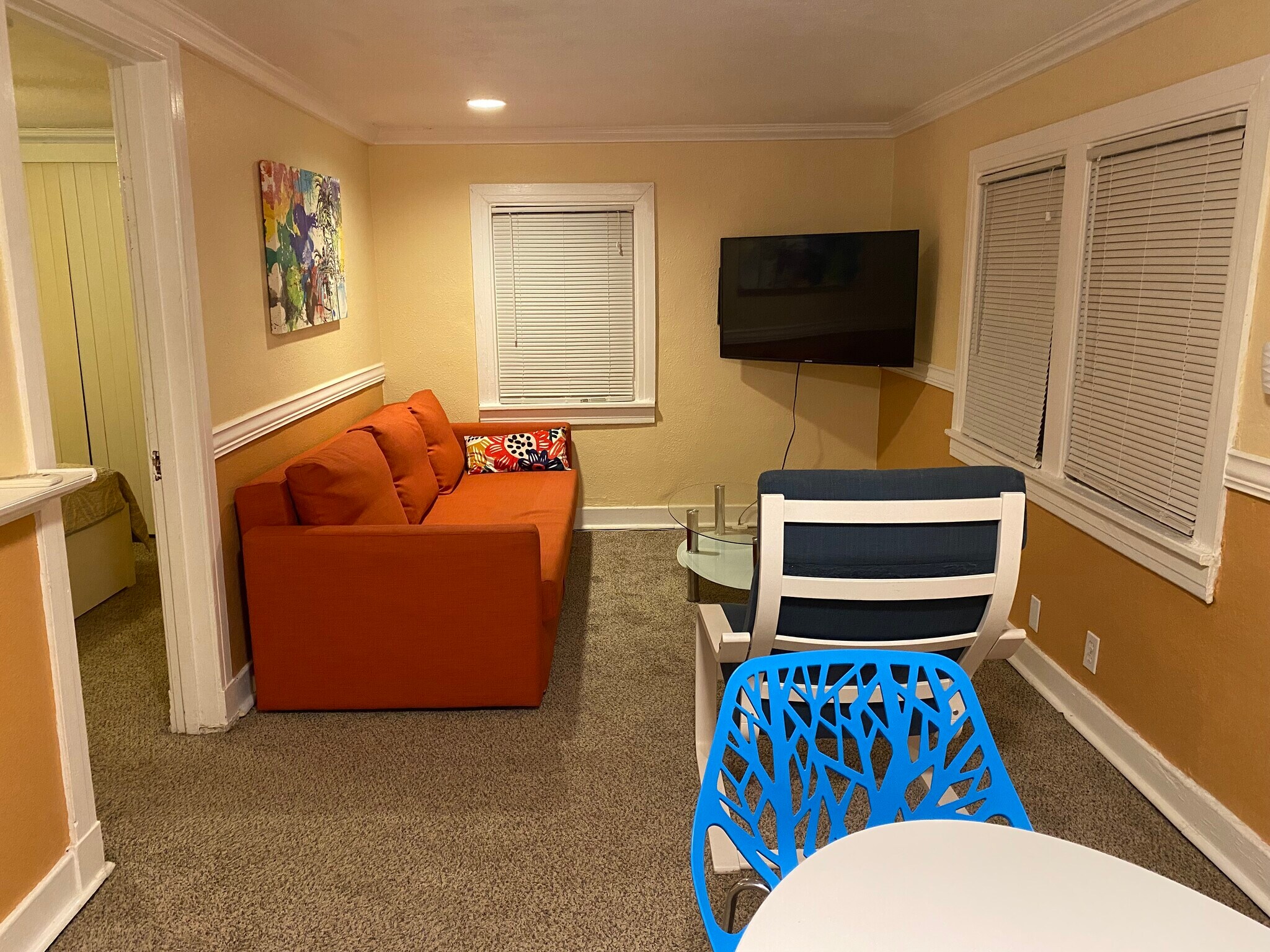 living area - 1527 1/2 Beach Dr SE