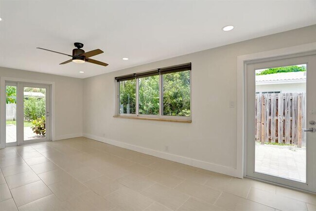 Building Photo - 2616 NE 26th Terrace