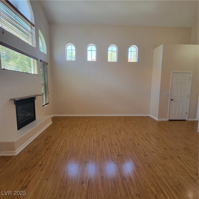 Building Photo - 8765 Villa Alex Ave