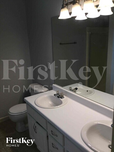 Building Photo - 715 Grove Pointe Cir