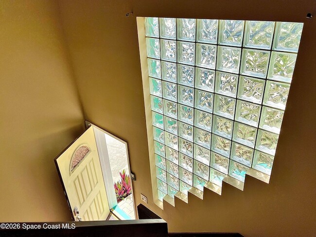 Building Photo - 799 Shell St