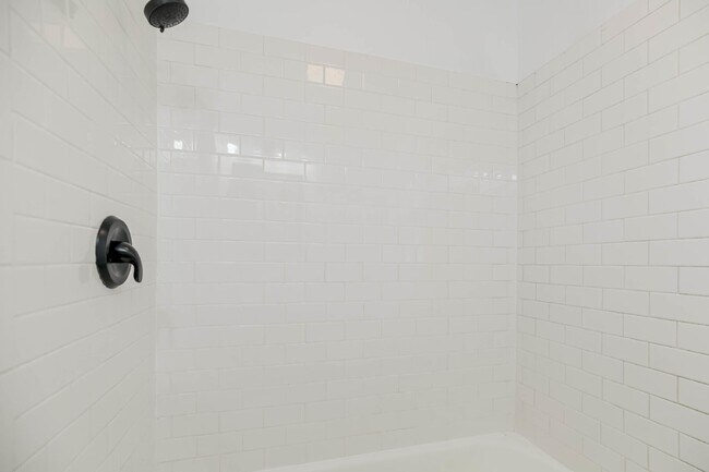 Building Photo - Charming 4-Bedroom Home in Kansas City, MO...