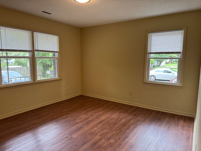 Building Photo - Updated Two Bedroom Apartment in Statesville
