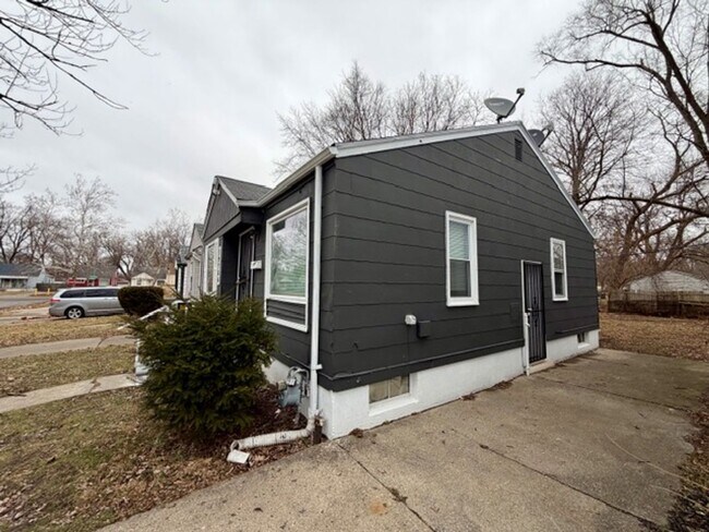 Building Photo - For Lease: Totally Updated 3 Bedroom 1 Bath Welcome Section 8 Call 313-429-3244 KPM Detroit