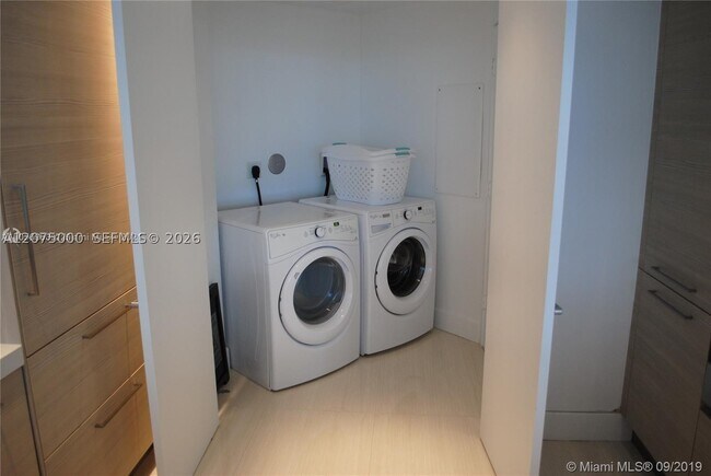 Building Photo - 17301 Biscayne Blvd