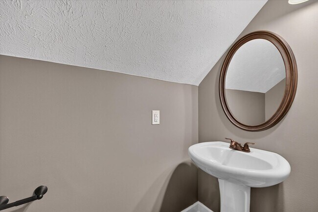 Building Photo - 645 Fox Hound Dr