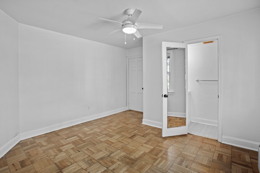 Building Photo - 1706 W Abingdon Dr