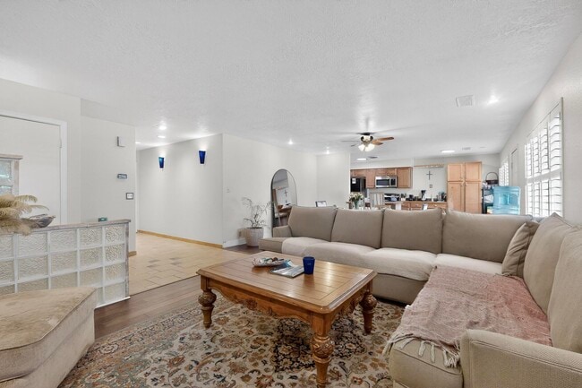 Building Photo - 6500 Martin Ct NE