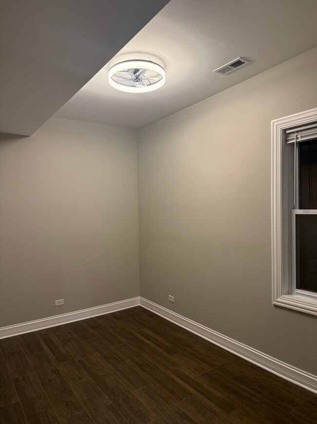 Building Photo - 8509 S Brandon Ave