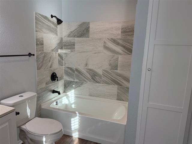 Building Photo - 1826 N Woods St