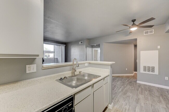 Building Photo - Ground Floor 2BD/2BA Condo in Gated Henderson Community – Resort-Style Amenities!