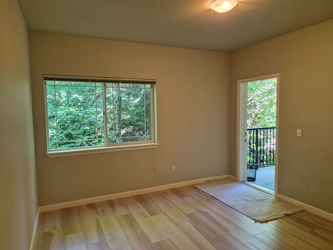 Building Photo - 15000 Juanita Dr NE
