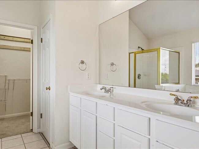Building Photo - 1500 Ashberry Trail