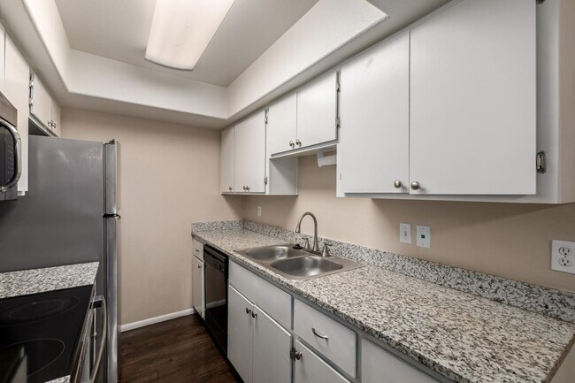 Building Photo - 286 W Palomino Dr