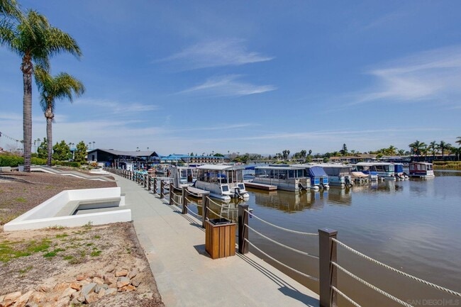 Building Photo - Single Level Condo in Lake San Marcos