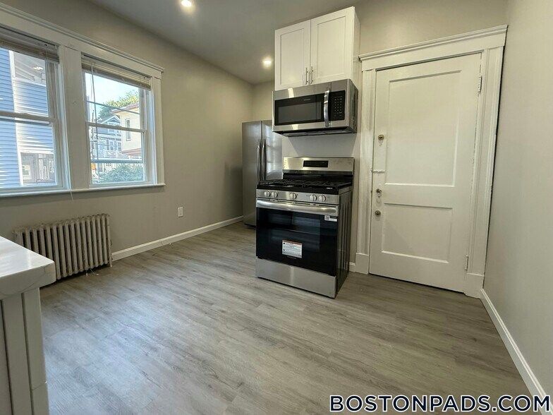 Building Photo - 45 Warner St