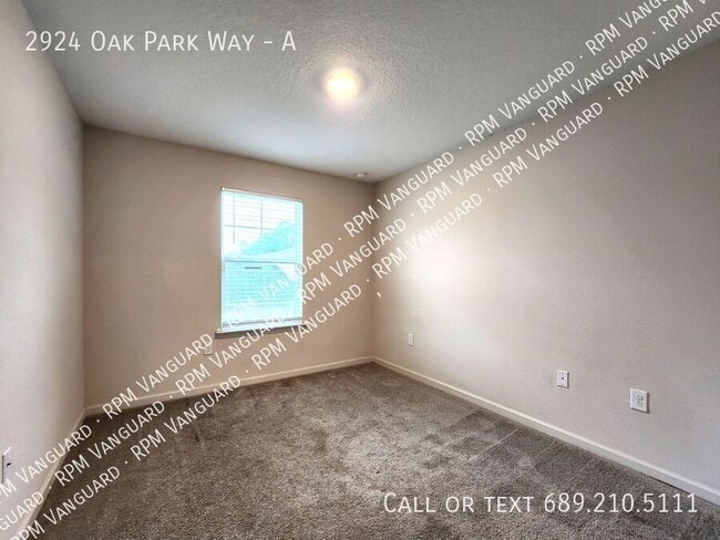 Building Photo - 2924 Oak Park Way