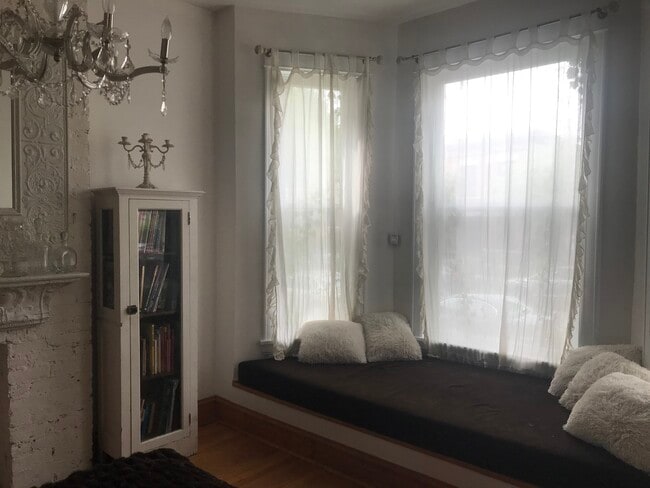 Building Photo - 2113 W Walton St