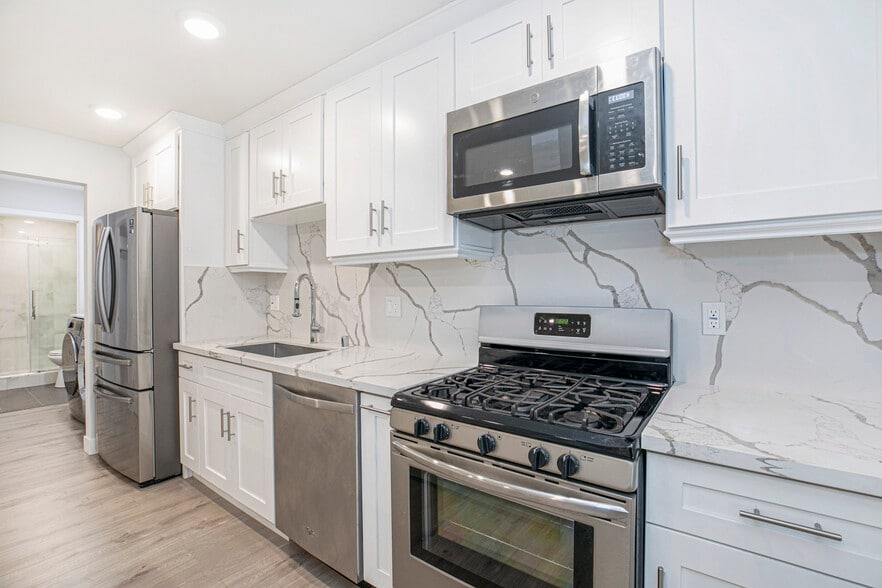 Building Photo - 12258 Vanowen St