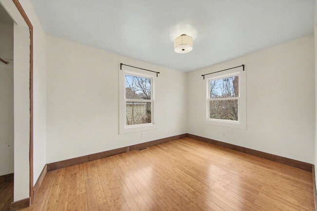 Building Photo - 808 E Cross St