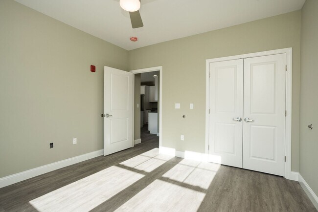 Building Photo - 1000 US-1