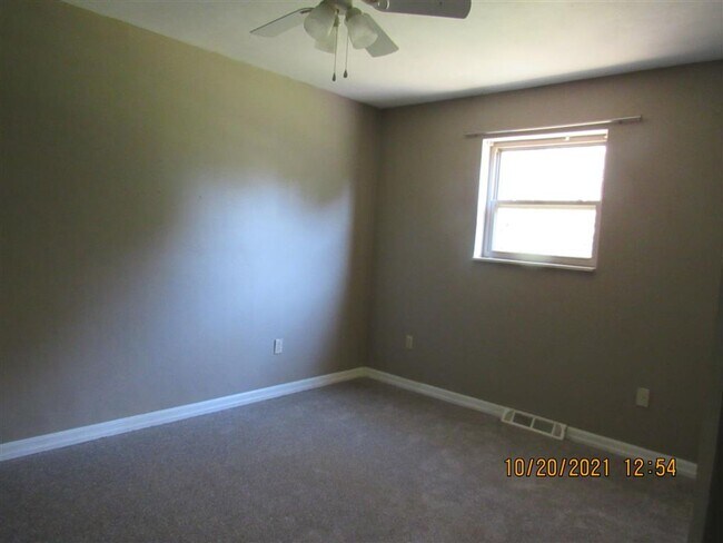 Building Photo - 10 Tanbark Dr