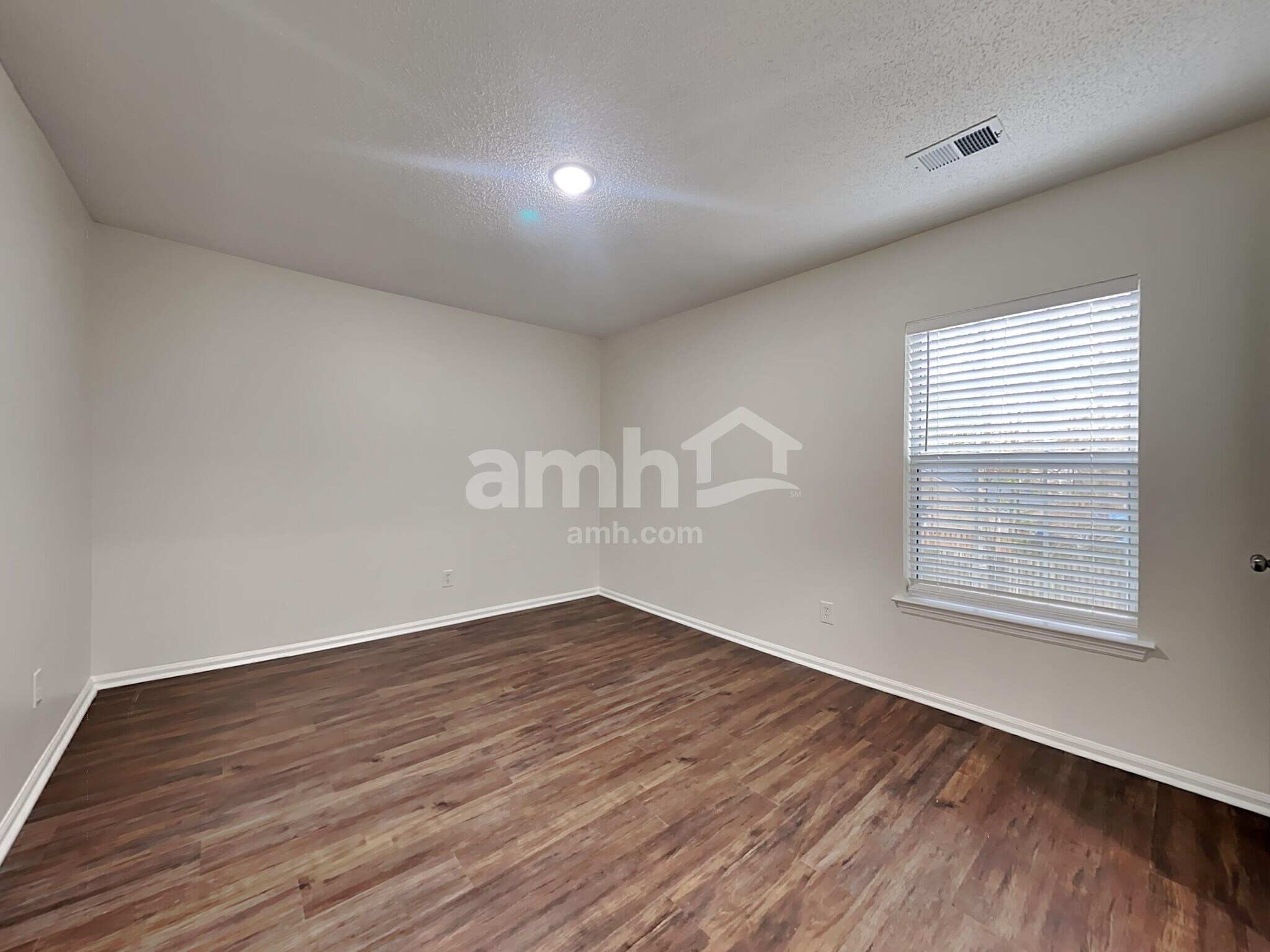 Building Photo - 125 Ducane St