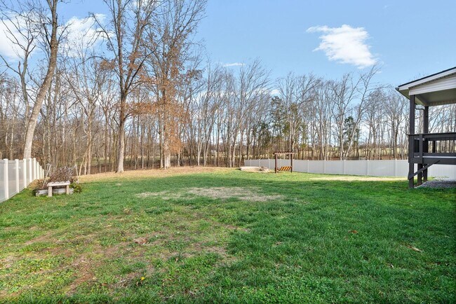 Building Photo - 3 Bed 2/2 Bath home nestled on an Acre of ...