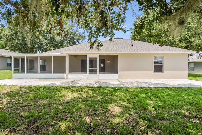Building Photo - 2202 Lake Pointe Cir
