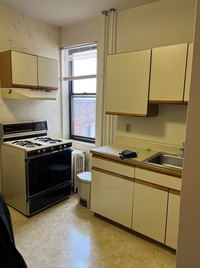 Building Photo - 426 78th St