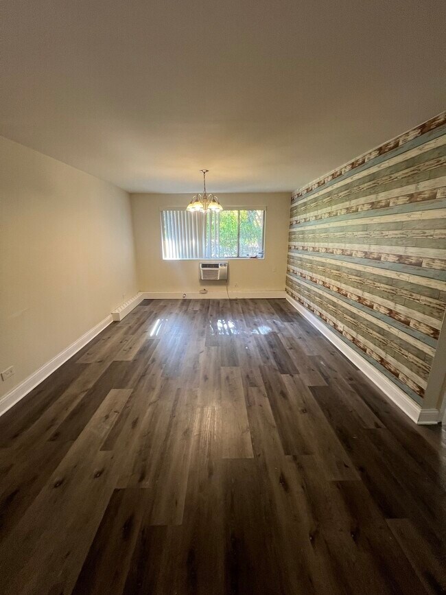 Building Photo - 1471 N Winslowe Dr