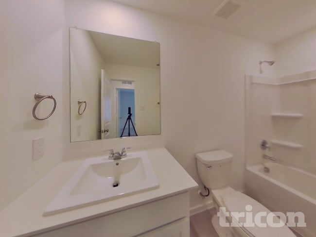 Building Photo - 806 Ginkgo Wy