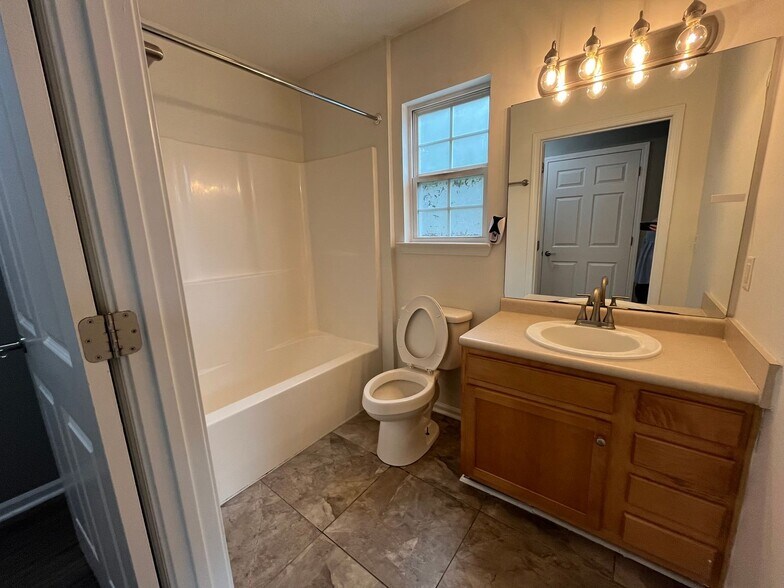 Building Photo - 74 Front Run Pl