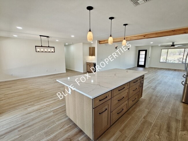 Building Photo - 5440 W Placita De La Promesa