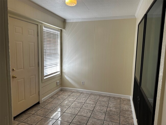 Building Photo - 330 Maybrook Dr