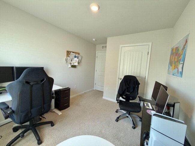 Building Photo - 61 New England Dr