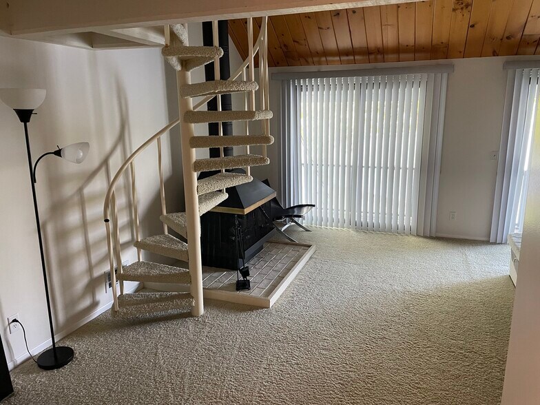 Building Photo - 574 Wind Drift Ln