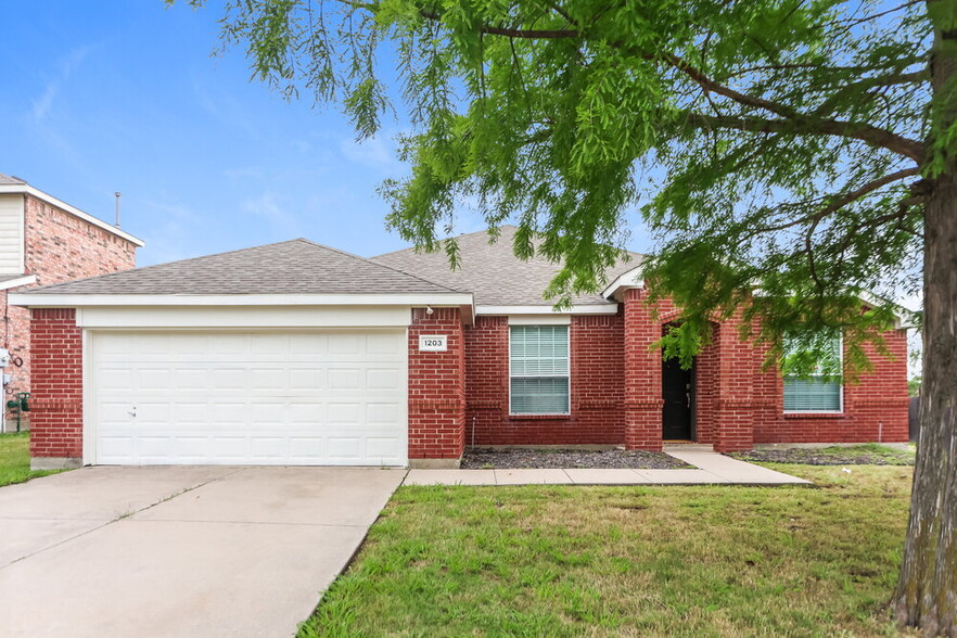 Primary Photo - 1203 Hampton Dr