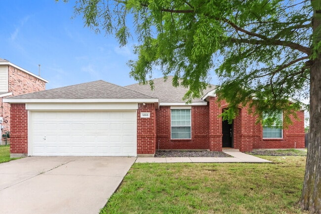 Building Photo - 1203 Hampton Dr