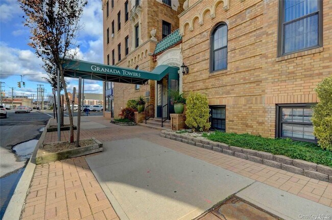 Building Photo - 310 Riverside Blvd