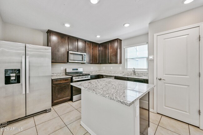 Building Photo - 8047 W Albeniz Pl